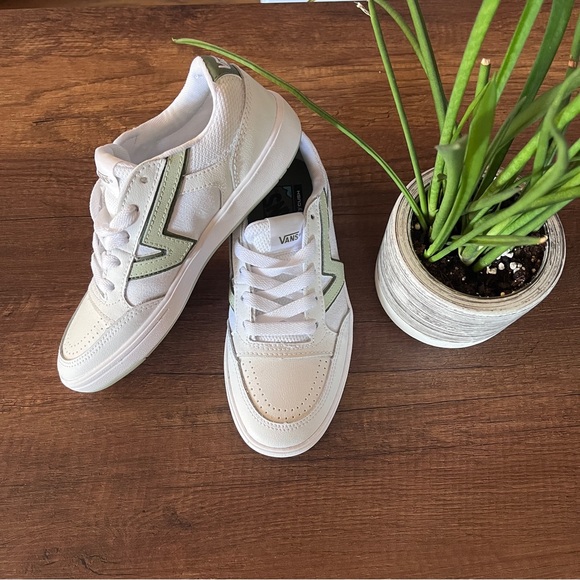 Vans low top comfy cushion NWOT white and green sneakers - Picture 2 of 4